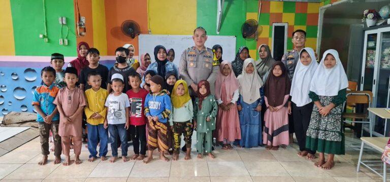 Kapolsek Kembangan Kompol Billy Gustiano Barman Berbagi Ilmu dan Inspirasi di Sekolah Non Formal Slum Area