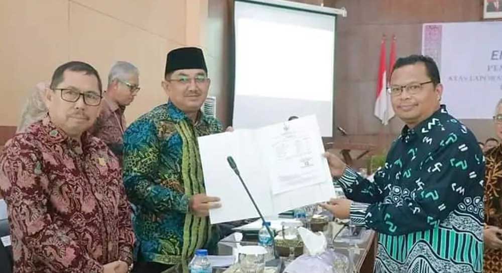 Bupati Tanjung Jabung Barat, Drs. H. Anwar Sadat, menghadiri kegiatan entry meeting Tim BPK RI Perwakilan Provinsi Jambi untuk pemeriksaan