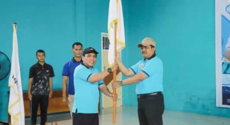 Bupati Tanjabbar, Drs. H. Anwar Sadat melantik pengurus Persatuan Tenis Meja Seluruh Indonesia (PTMSI) periode 2024-2028 serta membuka