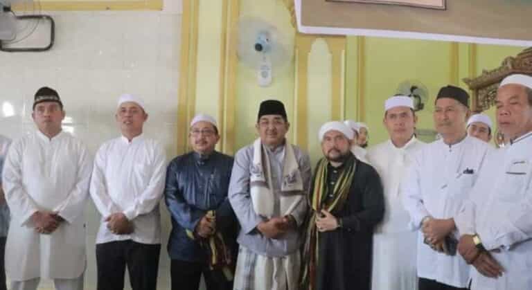 Bupati Tanjabbar, Drs. H. Anwar Sadat menghadiri Haul ke-87 Syekh Abdurrahman Sidiq Bin Syekh M. Afif Al-Banjari (Tuan Guru Datu Sapat)