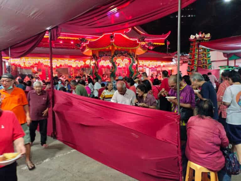 Masyarakat kunjungi vihara Amurva Bhumi