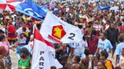 Ribuan massa simpatisan dari partai koalisi dan relawan capres – cawapres nomor 02, Prabowo Subianto – Gibran Rakabuming Raka di Mimika