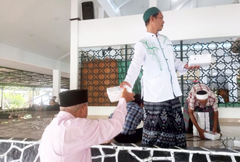 Masjid Jami Al Muhtadin Tebar Kebaikan Jumat Berkah