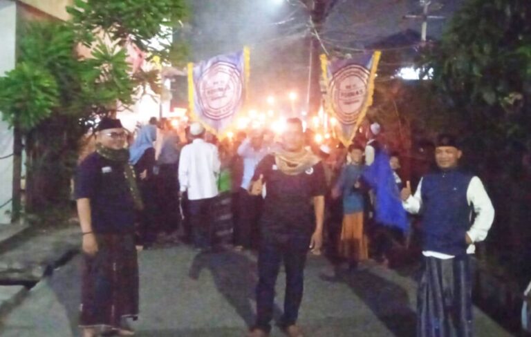 Sambut Ramadhan, Warga Semanan Gelar Pawai Obor