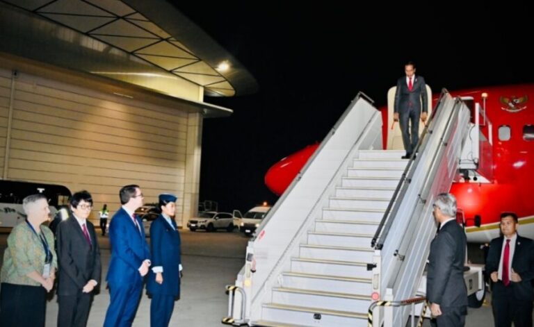 Presiden Jokowi Bersama Rombongan Tiba di Melbourne