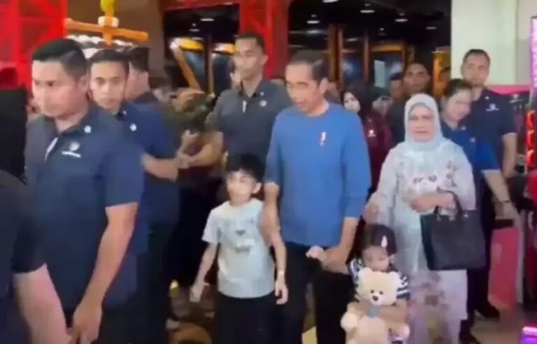 Presiden Jokowi Bersama Ibu Iriana Manfaatkan Hari Libur Ajak Ethes dan Lembah