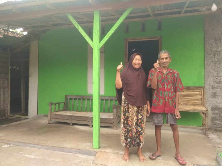 Senyum bahagia Ahmadi (Penderita Tumor) Rumahnya Sudah Jadi