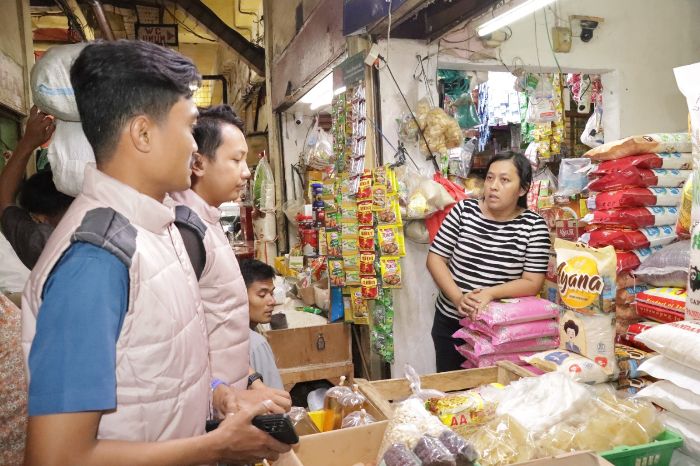 Satgas Pangan Polres Metro Jakarta Barat Terjun ke Pasar Pastikan Stok Beras Aman Saat Bulan Ramadan