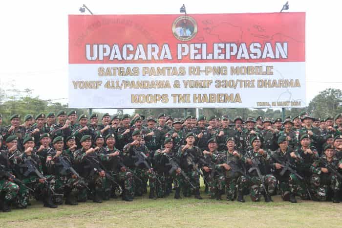 Satgas 330 Terima Tanda Kehormatan Satyalancana Wira Dharma