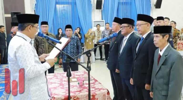 Bupati Tanjung Jabung Barat (Tanjabbar), Drs. H. Anwar Sadat, melantik Pimpinan Badan Amil Zakat Nasional (BAZNAS) Kabupaten Tanjabbar