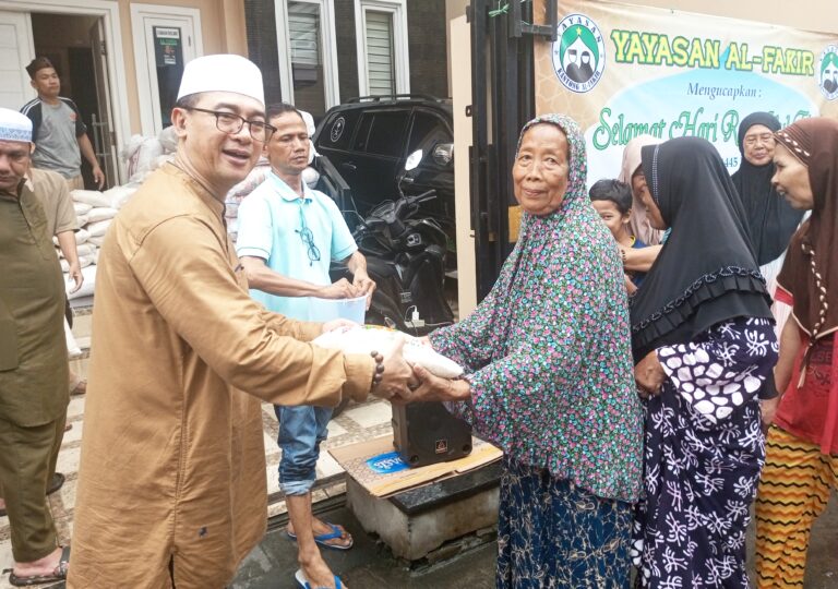 Jelang Idul Fitri, Yayasan Al Fakir Salurkan Beras ke Fakir Miskin dan Lansia