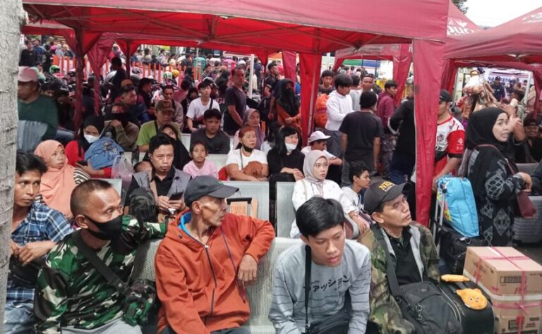 H-4 Jelang Lebaran, Pemudik di Terminal Kalideres Mulai Padat
