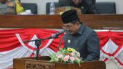 Bupati Tanjung Jabung Barat Drs. H. Anwar Sadat ikuti Rapat Paripurna Ketiga DPRD Kabupaten Tanjung Jabung Barat dalam rangka tanggapan