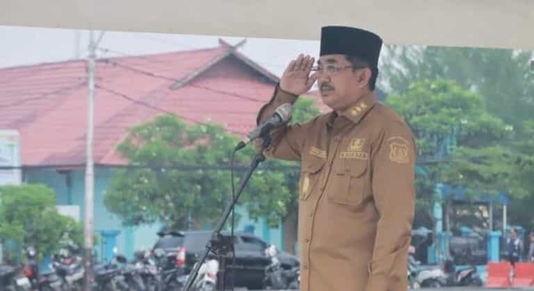 Bupati Tanjung Jabung Barat (Tanjabbar), Drs. H. Anwar Sadat, memimpin Apel Gabungan dan Silaturahmi ASN dan Non ASN pasca cuti lebaran