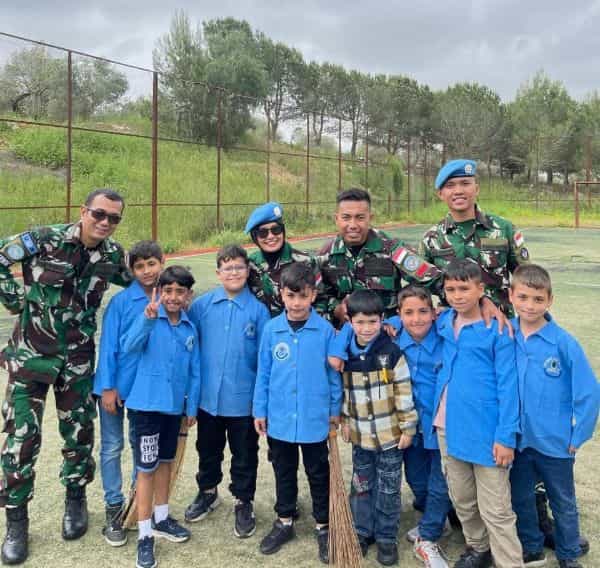 Community Walk Satgas Yonmek TNI Konga XXIII-R Unifil 2024, Gelar Jumat Bersih di Frun Public School