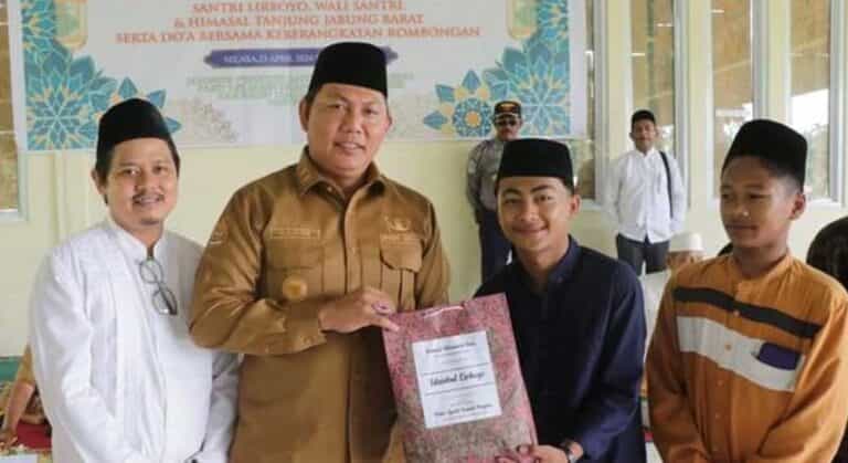 Wakil Bupati Tanjung Jabung Barat, H. Hairan, menghadiri acara Halal Bihalal Santri Lirboyo, Wali Santri, dan Himasal Tanjung Jabung Barat