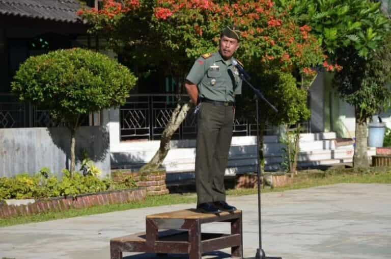 Danramil 10/Selomerto Inspektur Upacara di MTs N 1 Wonosobo