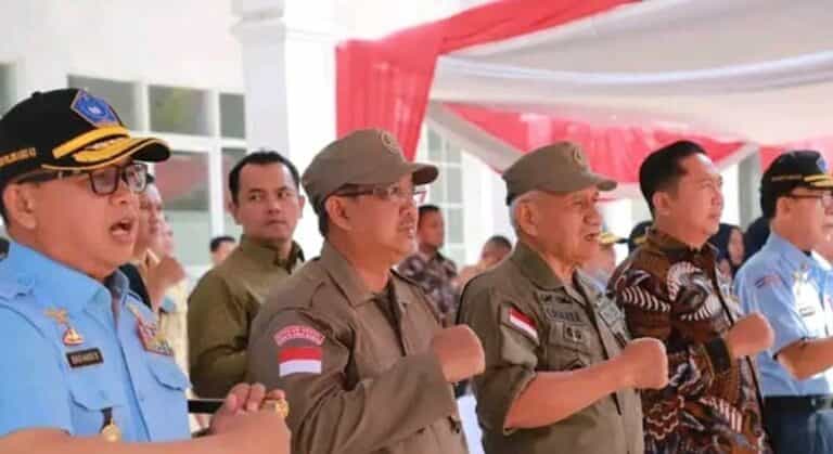 Bupati Tanjab Barat Drs. H. Anwar Sadat, menghadiri pembukaan Diklat Revolusi Mental Pembangunan Karakter Bangsa Indonesia bagi Pejabat di