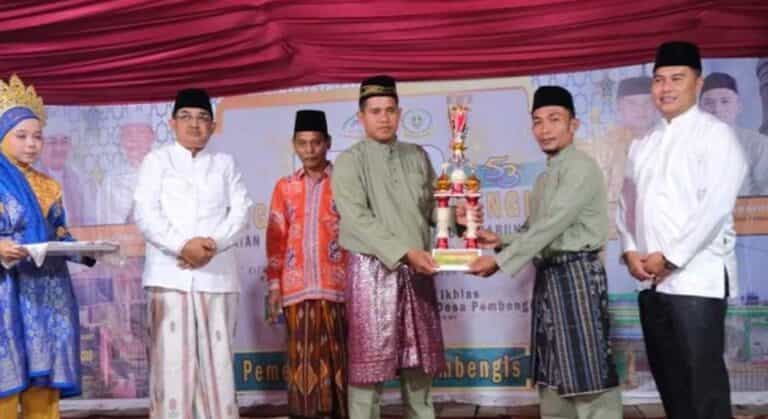 Bupati Tanjung Jabung Barat (Tanjabbar), Anwar Sadat menghadiri dan membuka Musabaqah Tilawatil Quran (MTQ) tingkat Desa Pembengis,