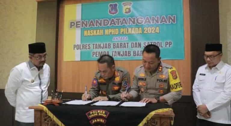 Pemkab Tanjab Barat, Polres Tanjab Barat dan Satuan Polisi Pamong Praja Tanjab Barat melakukan penandatanganan NPHD