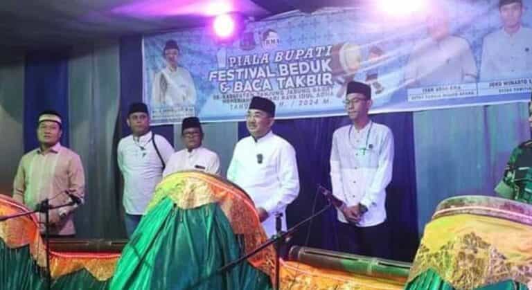 Bupati Tanjung Jabung Barat,  Drs. H. Anwar Sadat, secara resmi membuka Festival Beduk dan Baca Takbir Tahun 2024, bertempat di Halaman