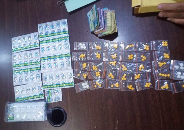 Polisi Sita Ratusan Butir Obat Daftar G dari Toko Kosmetik di Semanan
