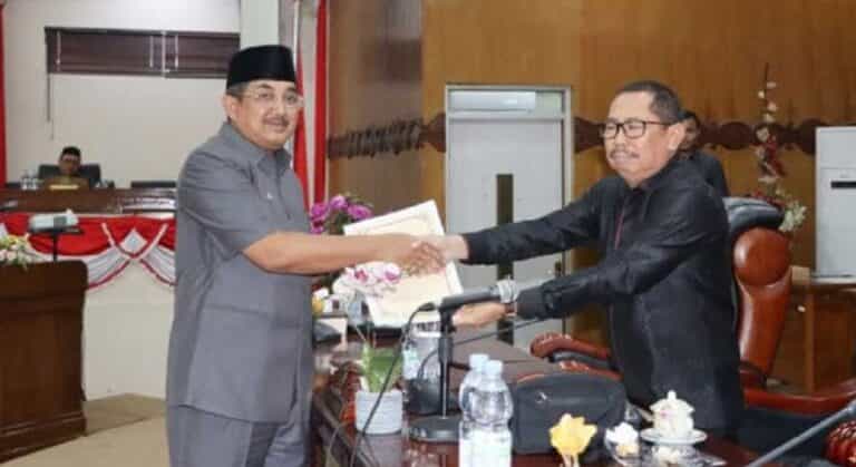 Bupati Anwar Sadat sampaikan nota pengantar rancangan Perda tentang perubahan APBD Kabupaten Tanjung Jabung Barat (Tanjabbar)