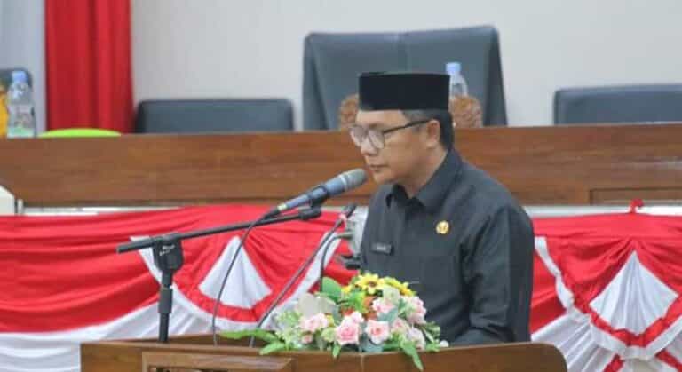 Mewakili Bupati Anwar Sadat, Pj Sekda Tanjung Jabung Barat H. Dahlan menghadiri Rapat Paripurna Kedua DPRD Kabupaten Tanjab Barat