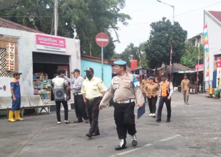 Polisi dan Dishub Rutin Patroli di Terminal Kalideres