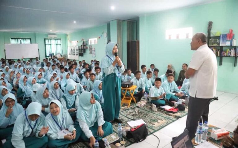KAI Daop 1 Jakarta dan DJKA Sosialisasi ke Pelajar, Soal Keselamatan Perjalanan Kereta Api
