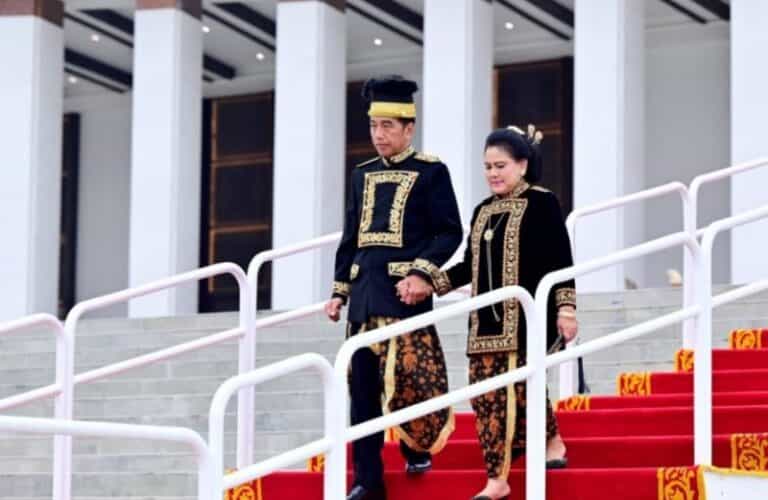Presiden Jokowi Kenakan Baju Adat Nusantara Terinspirasi Kesultanan Kutai Kartanegara