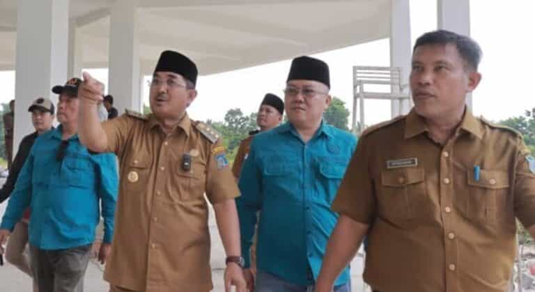 Bupati Tanjung Jabung Barat Drs. H. Anwar Sadat, meresmikan Gelanggang Olah Raga (GOR) di Desa Pembengis, Kecamatan Bram Itam