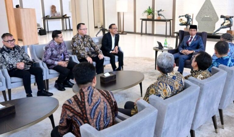 Bertemu Pansel KPK, Jokowi Terima Daftar Nama Capim dan Cadewas