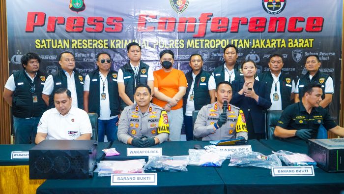Polres Jakbar Amankan Pelaku Judi Online dengan Omzet Bulanan Mencapai 60 Juta di Jakarta Barat