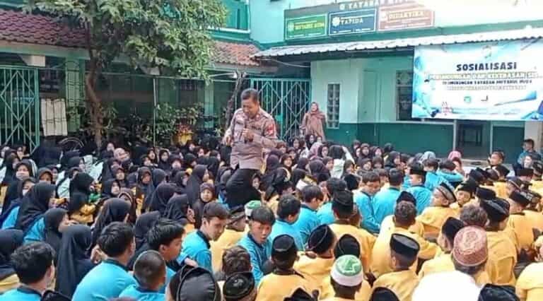 Go To School Polsek Cengkareng di Miftahul Huda, Pentingnya Toleransi dan Bahaya Tawuran