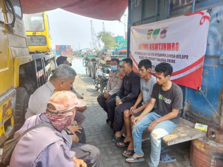 Interaksi Positif Ngopi Kamtibmas Pos Satkamling Polsek Kawasan Sunda Kelapa