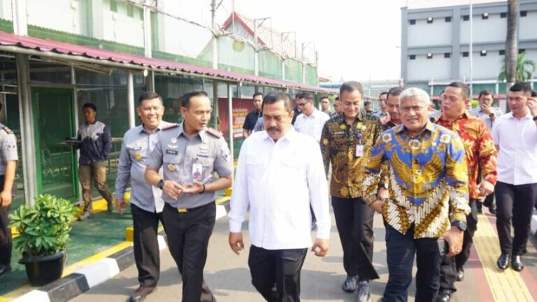 Menteri Imigrasi dan Pemasyarakatan Kunjungi Lapas Kelas IIA Narkotika Cipinang Jakarta
