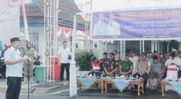 Melestarikan kearifan lokal, Pemerintah Kabupaten Tanjab Barat gelar Lomba Balap Becak Hias. Bupati Drs H. Anwar Sadat, mengajak masyarakat