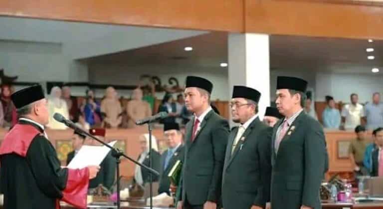 Suasana penuh hikmah dan haru mewarnai acara Peresmian dan Pengucapan Sumpah Janji Pimpinan DPRD Jambi Masa Jabatan 2024-2029
