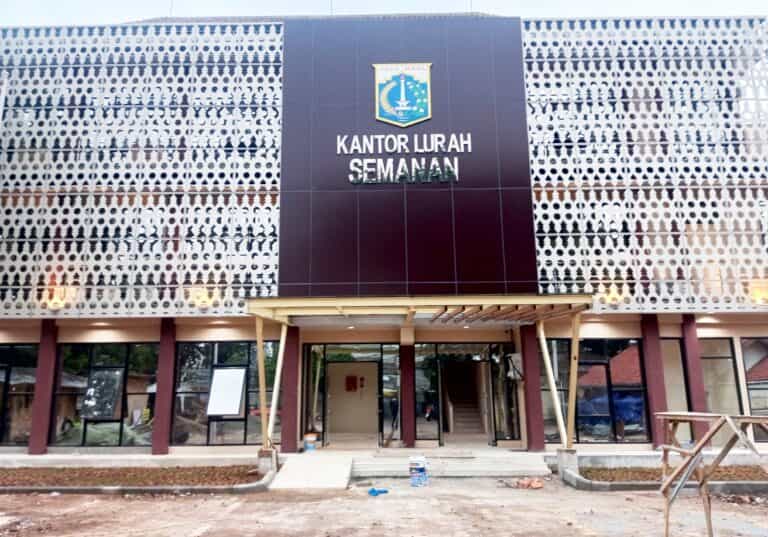 Rehab Berat Kantor Kelurahan Semanan Capai 95 Persen