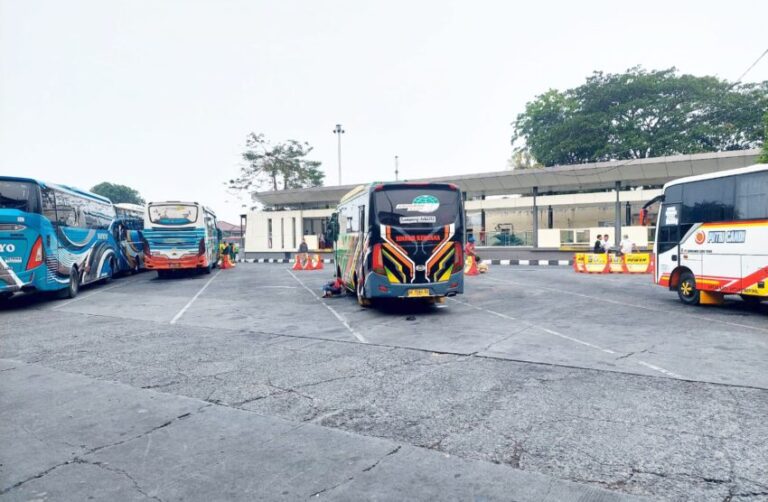Terminal Bayangan Menjamur di Jakarta Barat