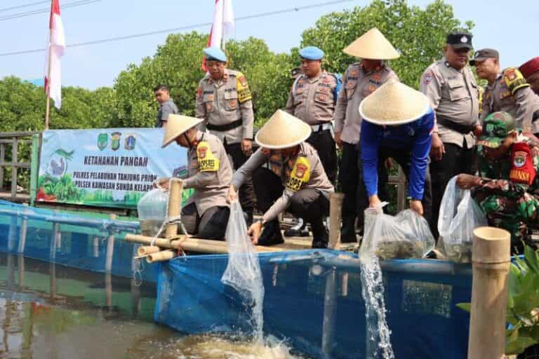 Dukung Ketahanan Pangan, Polres Pelabuhan Tanjung Priok Tebar Benih Ikan Nila