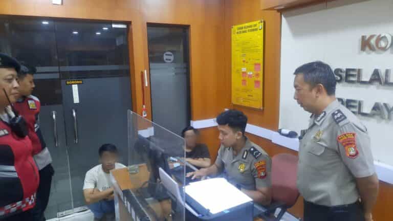 Patroli Samapta Polres Jakbar Amankan Tiga Diduga Pelaku Pemalakan di TL Tomang