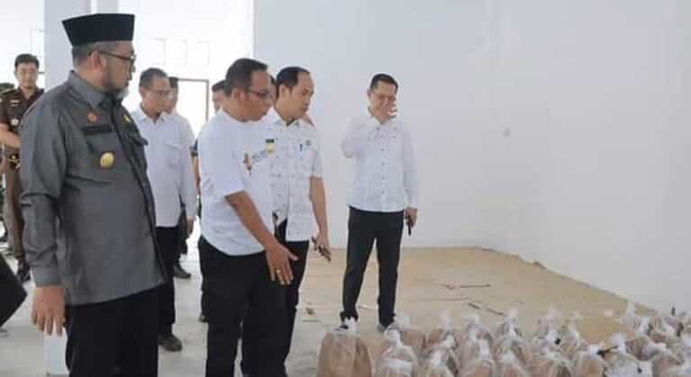Pjs Bupati Tanjung Jabung Barat, dr. H. Mhd. Feri Kusnadi, Sp.OG, menyambut kunjungan kerja Pjs Gubernur Jambi Dr. H. Sudirman, SH, MH.,