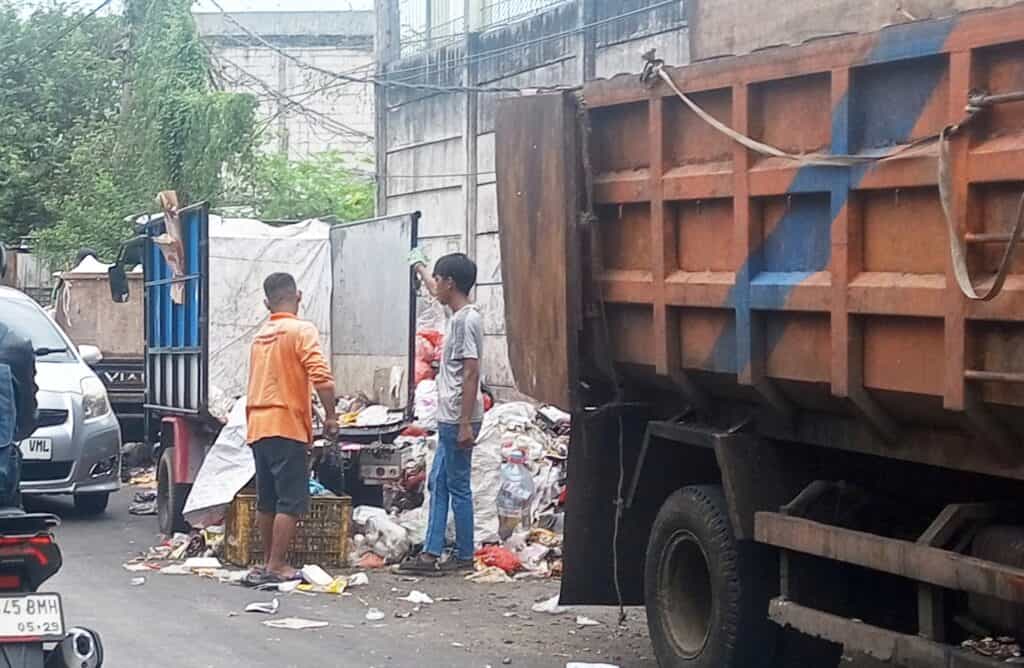 DPRD Kota Tangerang Tasril Jamal Minta DLH Segera Tangani Sampah Menumpuk 1733244109498 1733244109498