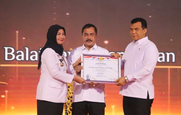 Bapas Jakarta Barat Raih Penghargaan WBK dari Menteri Imigrasi dan Pemasyarakatan