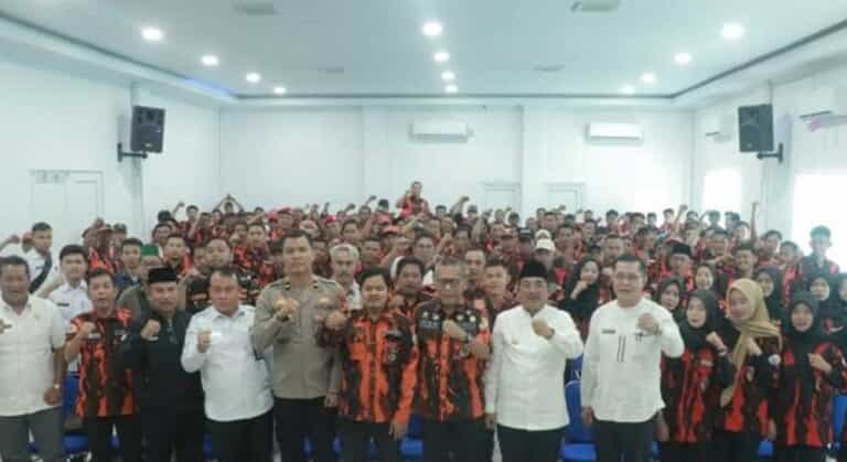 Dalam upaya memperkuat karakter bangsa dan menanamkan nilai-nilai kebangsaan, Bupati Anwar Sadat, membuka Sosialisasi Bela Negara