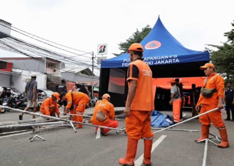 BPBD DKI Siapkan 10 Tenda Pengungsian untuk Penyintas Kebakaran Kebon Kosong