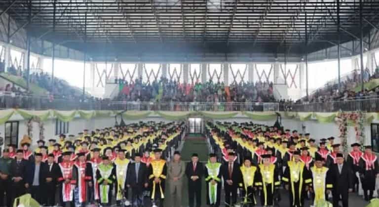 Bupati Anwar Sadat, menghadiri Sidang Senat Terbuka Wisuda Sarjana Strata 1 Angkatan XX Institut Agama Islam (IAI) An-Nadwah Kuala Tungkal,