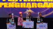Saat Penyerahan Penghargaan Kepada Tim Bola Voli Lapas Kelas 1 Cipinang, Digelaran Turnamen Spektra Poltekip, Senin (20/1).